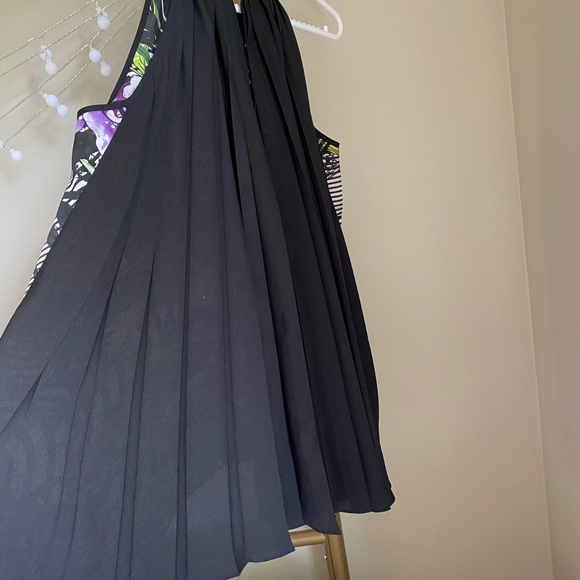 Kenneth Cole Flowy Tank - Picture 5 of 6